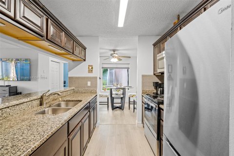 Condo in Miami, Florida, 1 bedroom  № 1365288 - photo 15