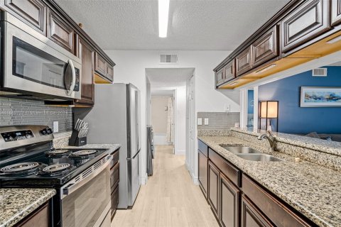 Condo in Miami, Florida, 1 bedroom  № 1365288 - photo 19