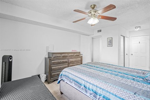 Condo in Miami, Florida, 1 bedroom  № 1365288 - photo 22