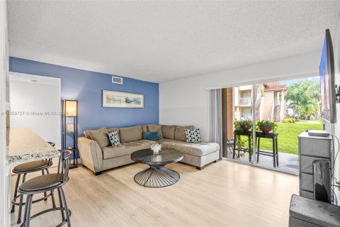 Condo in Miami, Florida, 1 bedroom  № 1365288 - photo 8