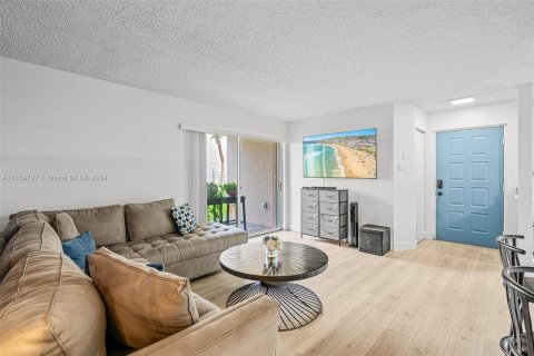 Condo in Miami, Florida, 1 bedroom  № 1365288 - photo 10