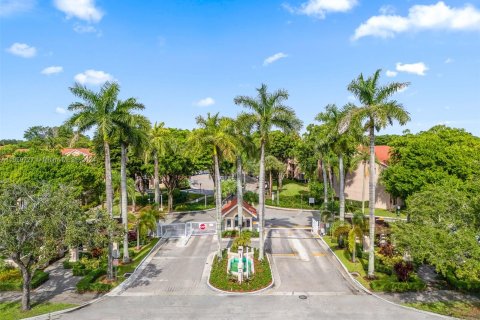 Condo in Miami, Florida, 1 bedroom  № 1365288 - photo 1