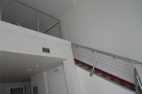 Condo in Miami, Florida, 1 bedroom  № 1365290 - photo 15