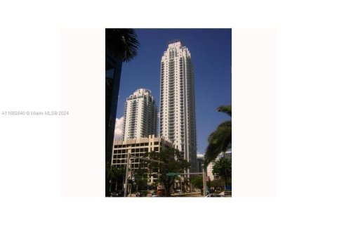 Condominio en venta en Miami, Florida, 1 dormitorio, 89.93 m2 № 1365290 - foto 1