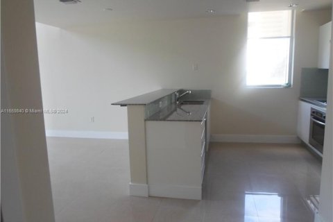 Condo in Miami, Florida, 1 bedroom  № 1365290 - photo 9