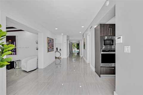 Villa ou maison à vendre à Miami, Floride: 4 chambres, 170.29 m2 № 1315612 - photo 13