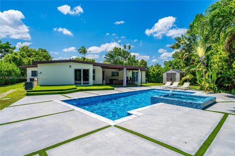 House in Miami, Florida 4 bedrooms, 170.29 sq.m. № 1315612 - photo 9