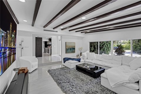 Casa en venta en Miami, Florida, 4 dormitorios, 170.29 m2 № 1315612 - foto 15