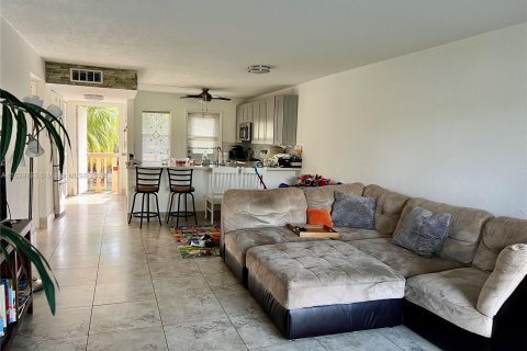 Condo in Hollywood, Florida, 2 bedrooms  № 1315614 - photo 7