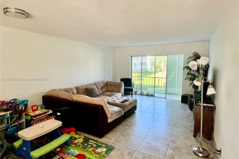 Copropriété à vendre à Hollywood, Floride: 2 chambres, 92.16 m2 № 1315614 - photo 6