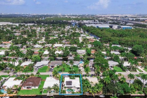 Villa ou maison à vendre à Fort Lauderdale, Floride: 4 chambres, 215.25 m2 № 1007310 - photo 1