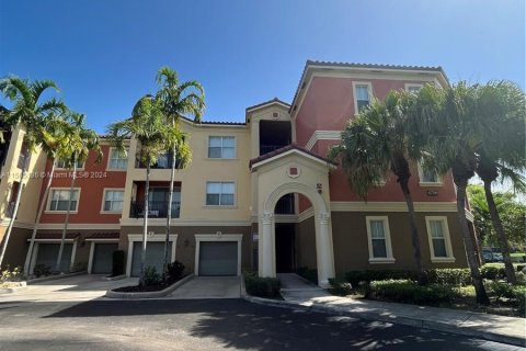 Condominio en venta en Miramar, Florida, 2 dormitorios, 99.22 m2 № 1101455 - foto 1
