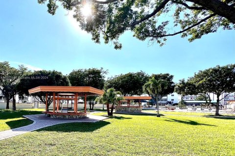 Condo in Lauderdale Lakes, Florida, 1 bedroom  № 1333716 - photo 16