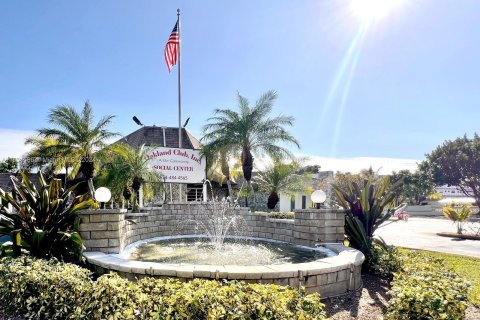 Condo in Lauderdale Lakes, Florida, 1 bedroom  № 1333716 - photo 1