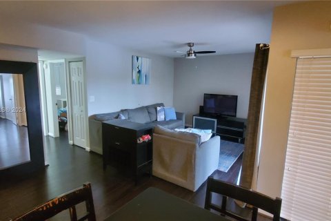 Condominio en alquiler en Pembroke Pines, Florida, 2 dormitorios, 87.33 m2 № 1333717 - foto 8