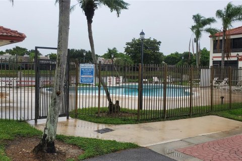 Condominio en alquiler en Pembroke Pines, Florida, 2 dormitorios, 87.33 m2 № 1333717 - foto 26