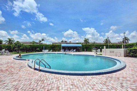 Condo in Palm Springs, Florida, 1 bedroom  № 1216382 - photo 4