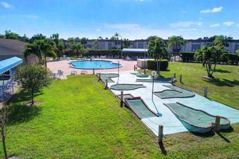 Condo in Palm Springs, Florida, 1 bedroom  № 1216382 - photo 10