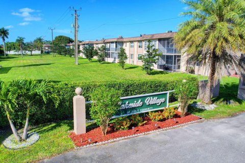 Condo in Palm Springs, Florida, 1 bedroom  № 1216382 - photo 14