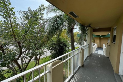 Condo in Miami, Florida, 2 bedrooms  № 1101860 - photo 15