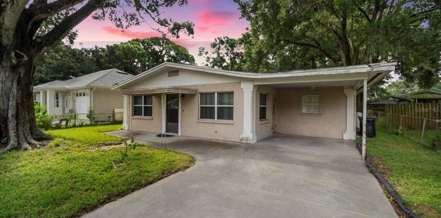 House in Tampa, Florida 3 bedrooms, 124.12 sq.m. № 1368012