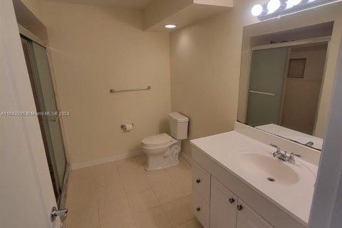 Condo in Hallandale Beach, Florida, 3 bedrooms  № 1325612 - photo 22