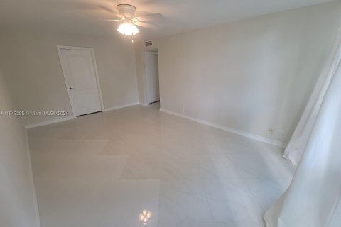 Copropriété à vendre à Hallandale Beach, Floride: 3 chambres, 132.85 m2 № 1325612 - photo 10