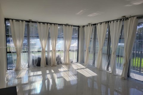 Copropriété à vendre à Hallandale Beach, Floride: 3 chambres, 132.85 m2 № 1325612 - photo 1