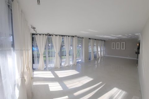 Condo in Hallandale Beach, Florida, 3 bedrooms  № 1325612 - photo 3