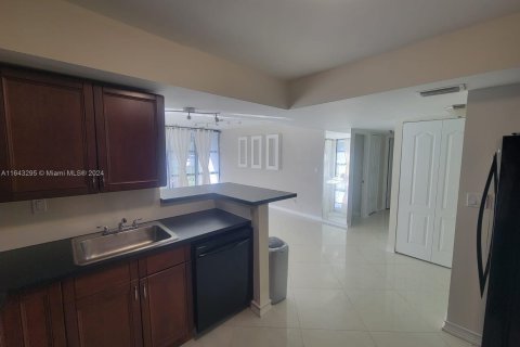 Condo in Hallandale Beach, Florida, 3 bedrooms  № 1325612 - photo 6