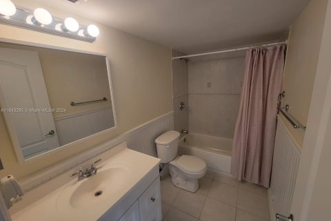 Copropriété à vendre à Hallandale Beach, Floride: 3 chambres, 132.85 m2 № 1325612 - photo 23