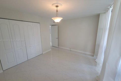 Copropriété à vendre à Hallandale Beach, Floride: 3 chambres, 132.85 m2 № 1325612 - photo 18