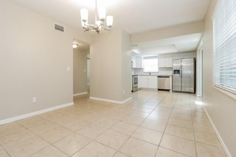 Villa ou maison à louer à Tampa, Floride: 3 chambres, 130.71 m2 № 1367802 - photo 7