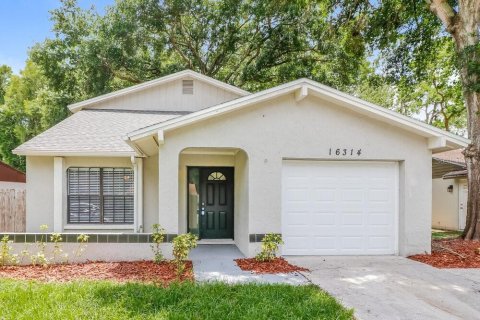 House in Tampa, Florida 3 bedrooms, 130.71 sq.m. № 1367802 - photo 1