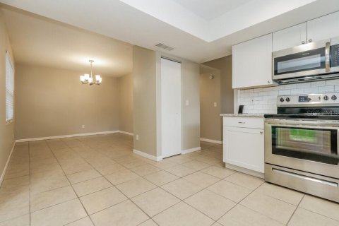 House in Tampa, Florida 3 bedrooms, 130.71 sq.m. № 1367802 - photo 6