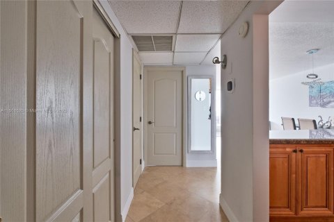 Condominio en venta en Sunny Isles Beach, Florida, 1 dormitorio, 93.37 m2 № 923265 - foto 23