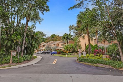 Townhouse in Coconut Creek, Florida 3 bedrooms, 171.68 sq.m. № 1136515 - photo 3