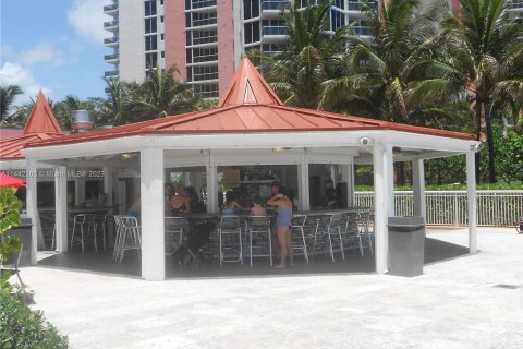 Hotel en venta en Sunny Isles Beach, Florida, 33.44 m2 № 685972 - foto 4