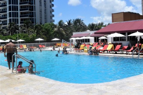 Hotel in Sunny Isles Beach, Florida 33.44 sq.m. № 685972 - photo 5