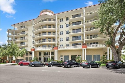 Condominio en alquiler en Saint Petersburg, Florida, 2 dormitorios, 127.74 m2 № 1369665 - foto 1