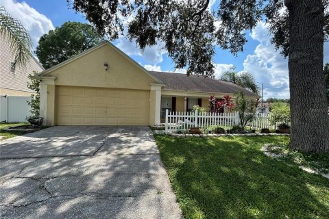 House in Tampa, Florida 3 bedrooms, 152.64 sq.m. № 1369599 - photo 2