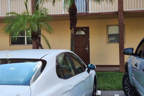 Купить кондоминиум в Санрайз, Флорида 2 спальни, 78.97м2, № 726620 - фото 1