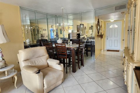 Copropriété à vendre à Sunrise, Floride: 2 chambres, 78.97 m2 № 726620 - photo 11