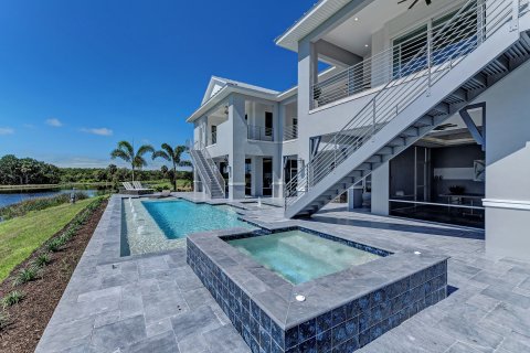 House in Legends Bay in Bradenton, Florida 3 bedrooms, 480 sq.m. № 572159 - photo 1