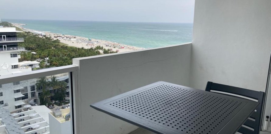 Condominio en Miami Beach, Florida, 1 dormitorio  № 21745