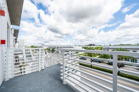 Copropriété à louer à Doral, Floride: 3 chambres, 102.38 m2 № 1162795 - photo 2