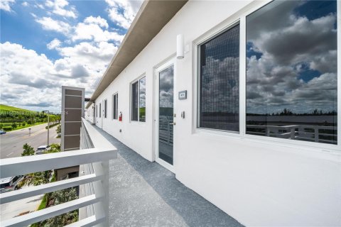 Copropriété à louer à Doral, Floride: 3 chambres, 102.38 m2 № 1162795 - photo 3