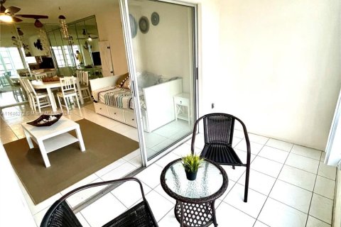 Condo in Sunrise, Florida, 1 bedroom  № 1329207 - photo 13