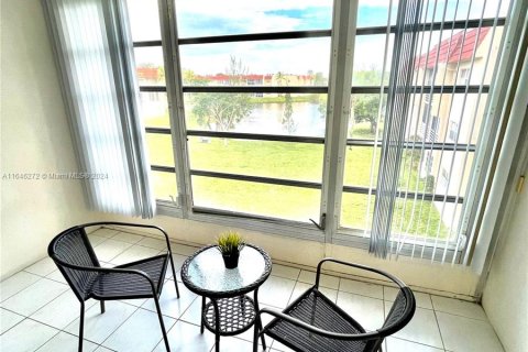 Condo in Sunrise, Florida, 1 bedroom  № 1329207 - photo 12