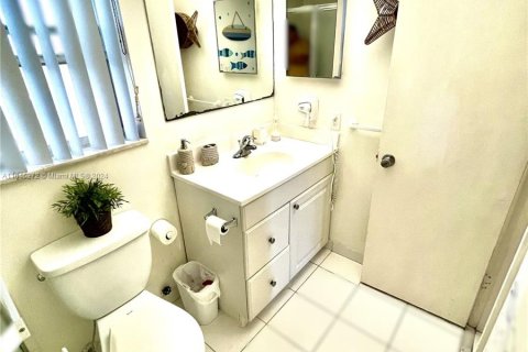 Condo in Sunrise, Florida, 1 bedroom  № 1329207 - photo 9